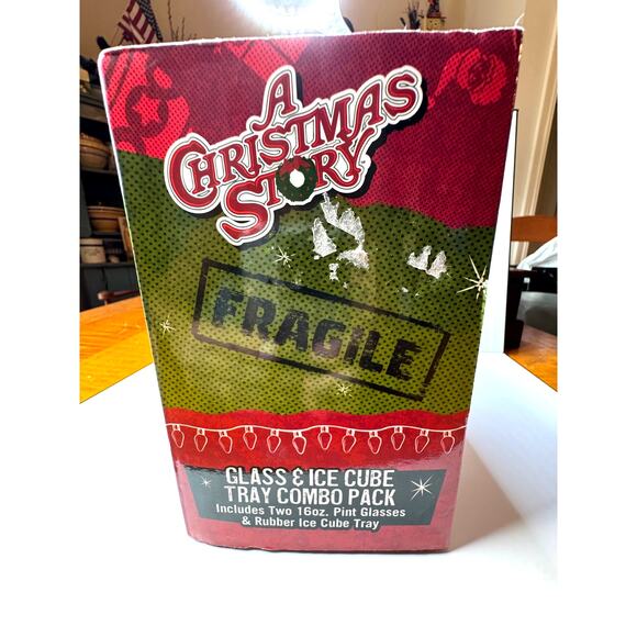 NIB 2005 A Christmas Story 2 Glass & Ice Cube Tray Combo Pack Green and Red - Picture 5 of 6